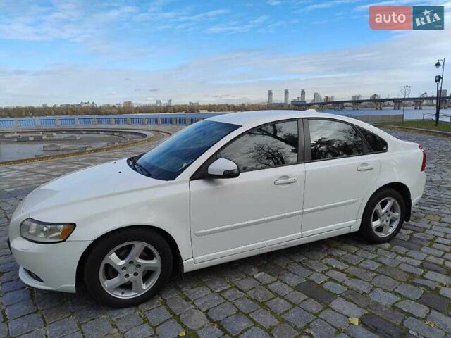 Білий Вольво S40, об'ємом двигуна 2 л та пробігом 267 тис. км за 7500 $, фото 1 на Automoto.ua
