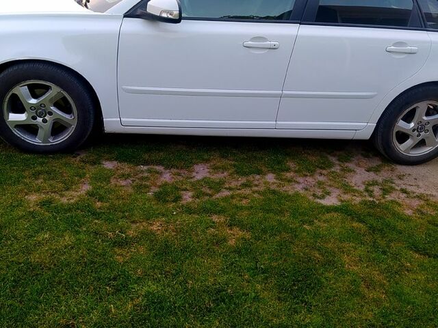 Білий Вольво S40, об'ємом двигуна 2 л та пробігом 220 тис. км за 7200 $, фото 1 на Automoto.ua