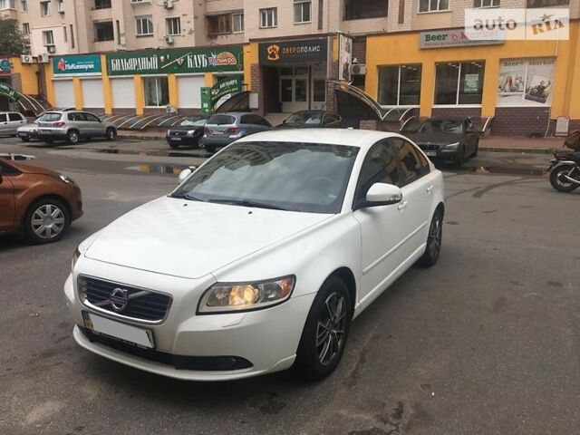 Білий Вольво S40, об'ємом двигуна 2 л та пробігом 95 тис. км за 11500 $, фото 1 на Automoto.ua