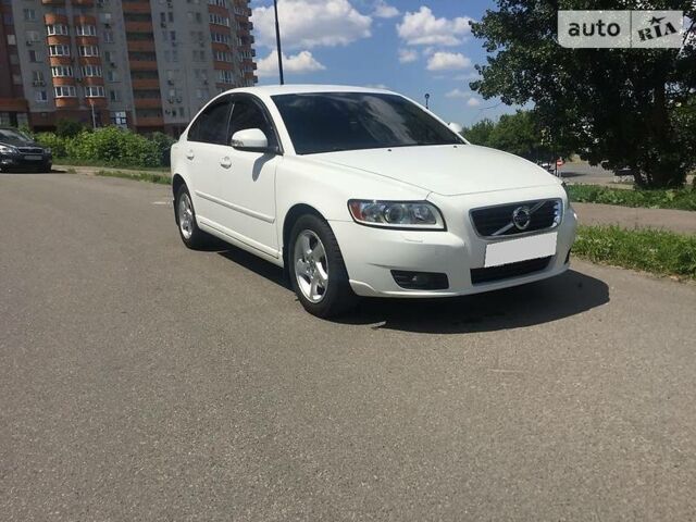 Білий Вольво S40, об'ємом двигуна 2 л та пробігом 80 тис. км за 11600 $, фото 1 на Automoto.ua