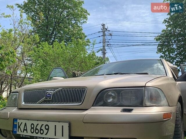 Бежевый Вольво С40, объемом двигателя 1.9 л и пробегом 328 тыс. км за 3600 $, фото 1 на Automoto.ua