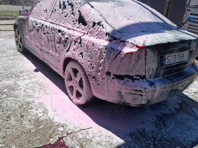 Черный Вольво С40, объемом двигателя 1.9 л и пробегом 320 тыс. км за 2700 $, фото 1 на Automoto.ua