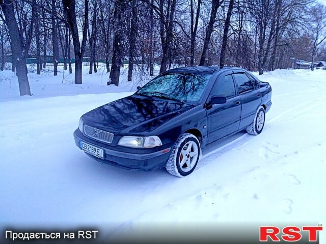 Черный Вольво С40, объемом двигателя 2 л и пробегом 375 тыс. км за 2200 $, фото 1 на Automoto.ua