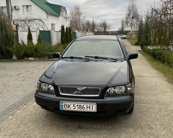Чорний Вольво S40, об'ємом двигуна 1.9 л та пробігом 340 тис. км за 3500 $, фото 1 на Automoto.ua