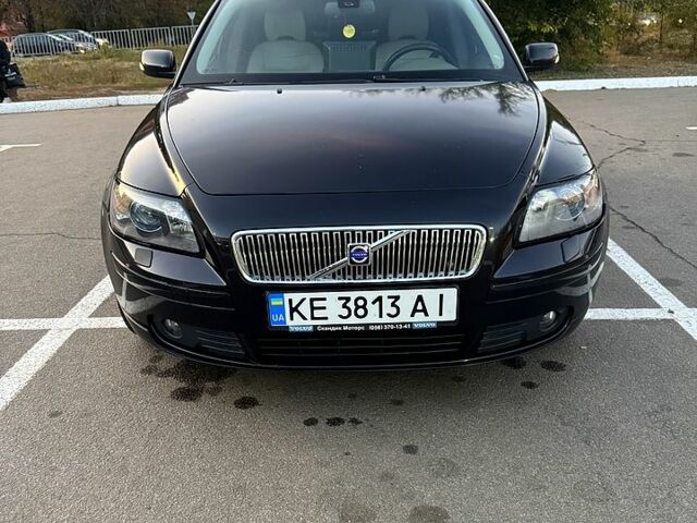 Черный Вольво С40, объемом двигателя 2.5 л и пробегом 365 тыс. км за 9000 $, фото 1 на Automoto.ua