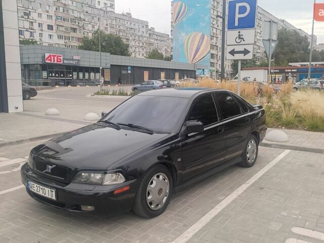 Чорний Вольво S40, об'ємом двигуна 1.95 л та пробігом 293 тис. км за 4599 $, фото 1 на Automoto.ua