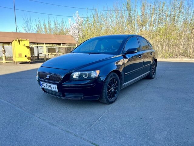 Черный Вольво С40, объемом двигателя 2.4 л и пробегом 174 тыс. км за 3899 $, фото 1 на Automoto.ua