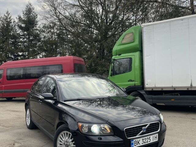 Чорний Вольво S40, об'ємом двигуна 2 л та пробігом 311 тис. км за 5999 $, фото 1 на Automoto.ua