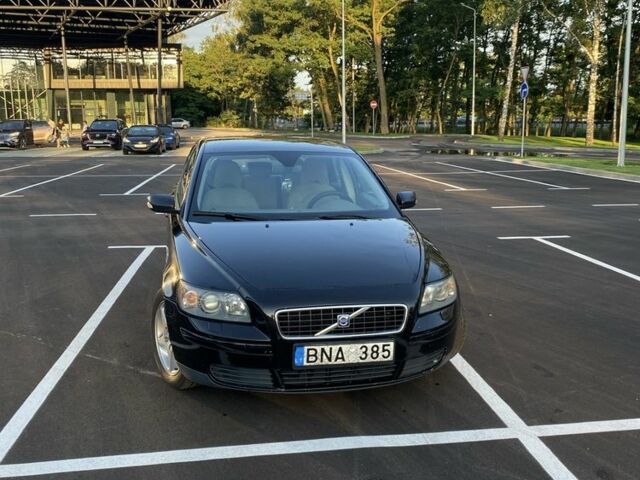 Чорний Вольво S40, об'ємом двигуна 2.4 л та пробігом 150 тис. км за 2250 $, фото 1 на Automoto.ua