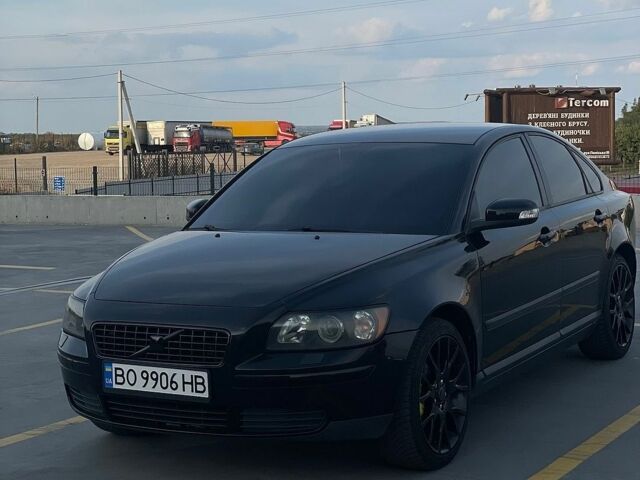 Чорний Вольво S40, об'ємом двигуна 1.6 л та пробігом 263 тис. км за 5999 $, фото 1 на Automoto.ua