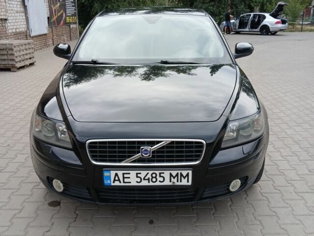 Черный Вольво С40, объемом двигателя 1.6 л и пробегом 220 тыс. км за 5500 $, фото 1 на Automoto.ua