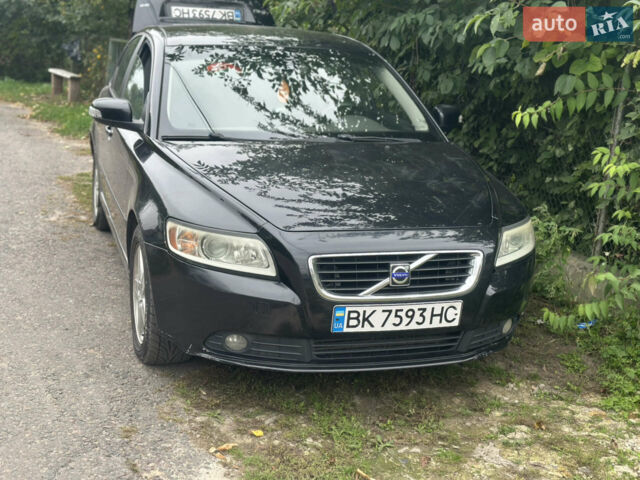 Черный Вольво С40, объемом двигателя 1.6 л и пробегом 310 тыс. км за 6500 $, фото 1 на Automoto.ua