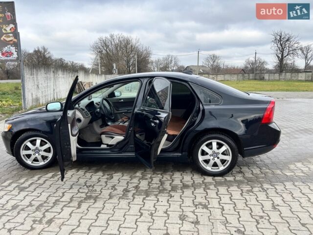 Черный Вольво С40, объемом двигателя 2 л и пробегом 242 тыс. км за 7300 $, фото 1 на Automoto.ua