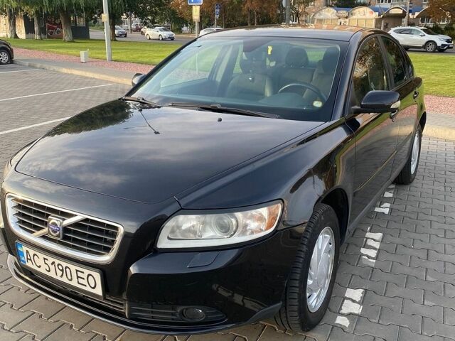 Чорний Вольво S40, об'ємом двигуна 1.56 л та пробігом 267 тис. км за 4500 $, фото 1 на Automoto.ua