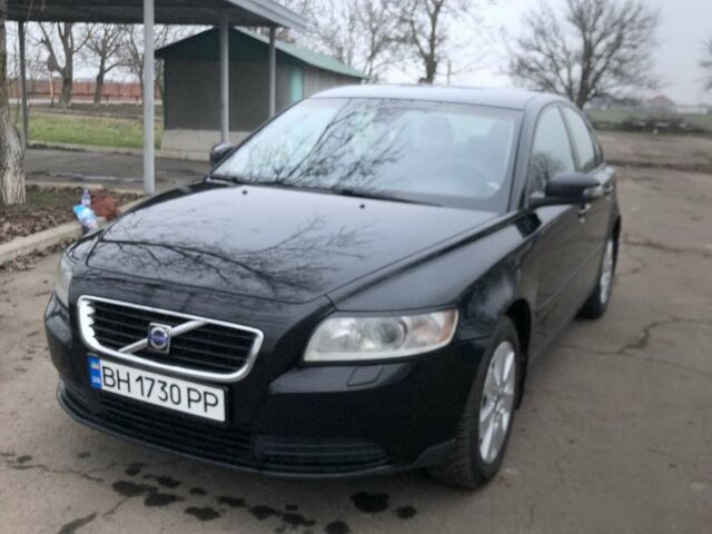 Черный Вольво С40, объемом двигателя 1.6 л и пробегом 270 тыс. км за 6800 $, фото 1 на Automoto.ua