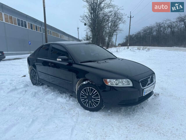 Чорний Вольво S40, об'ємом двигуна 1.6 л та пробігом 218 тис. км за 6800 $, фото 1 на Automoto.ua