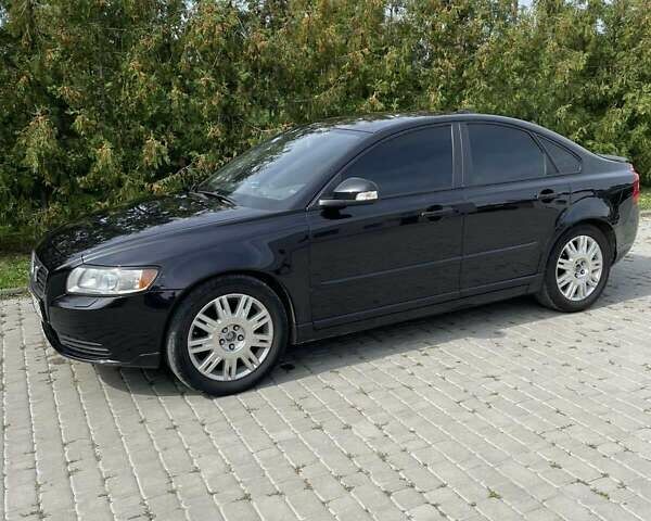 Черный Вольво С40, объемом двигателя 1.6 л и пробегом 263 тыс. км за 7200 $, фото 1 на Automoto.ua