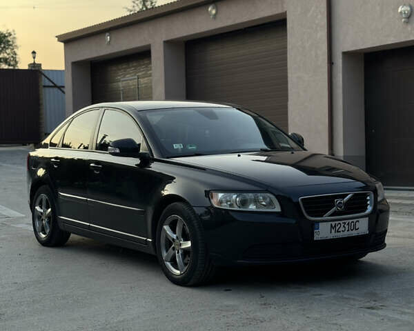 Черный Вольво С40, объемом двигателя 1.56 л и пробегом 286 тыс. км за 8000 $, фото 1 на Automoto.ua