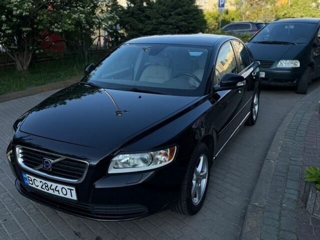 Черный Вольво С40, объемом двигателя 1.56 л и пробегом 205 тыс. км за 8100 $, фото 1 на Automoto.ua