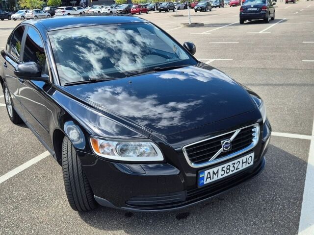 Чорний Вольво S40, об'ємом двигуна 1.56 л та пробігом 263 тис. км за 7300 $, фото 1 на Automoto.ua