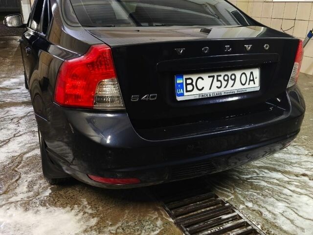 Черный Вольво С40, объемом двигателя 1.56 л и пробегом 250 тыс. км за 8200 $, фото 1 на Automoto.ua