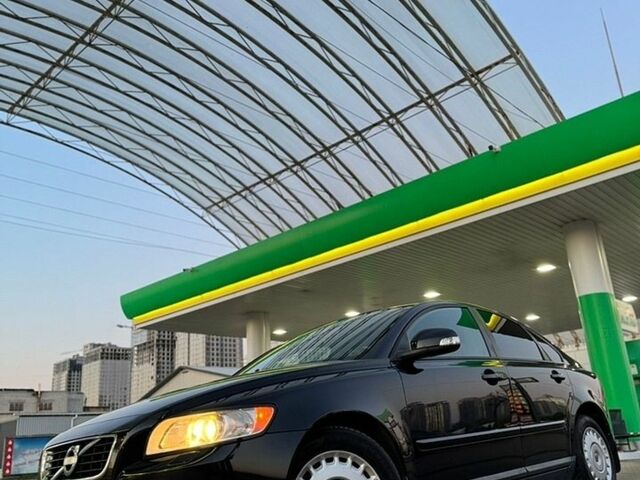 Чорний Вольво S40, об'ємом двигуна 2 л та пробігом 212 тис. км за 7200 $, фото 1 на Automoto.ua