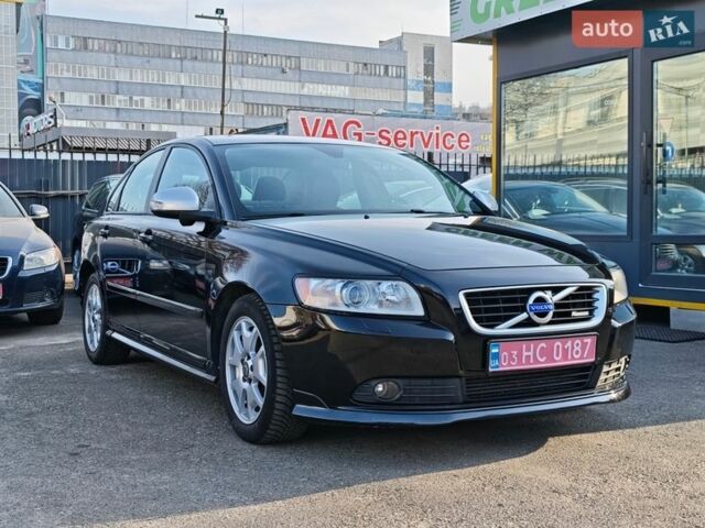 Черный Вольво С40, объемом двигателя 1.6 л и пробегом 208 тыс. км за 9899 $, фото 1 на Automoto.ua