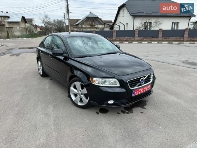 Черный Вольво С40, объемом двигателя 1.6 л и пробегом 238 тыс. км за 9000 $, фото 1 на Automoto.ua