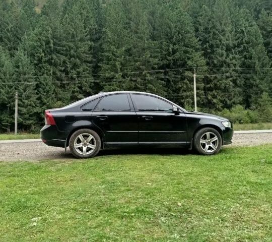 Черный Вольво С40, объемом двигателя 2 л и пробегом 184 тыс. км за 8015 $, фото 1 на Automoto.ua