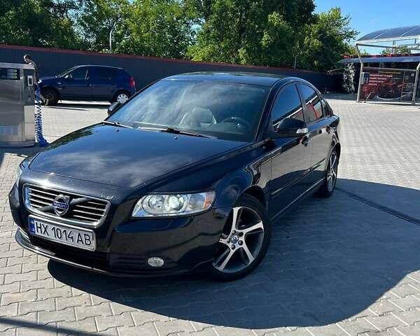 Черный Вольво С40, объемом двигателя 1.56 л и пробегом 270 тыс. км за 8800 $, фото 1 на Automoto.ua