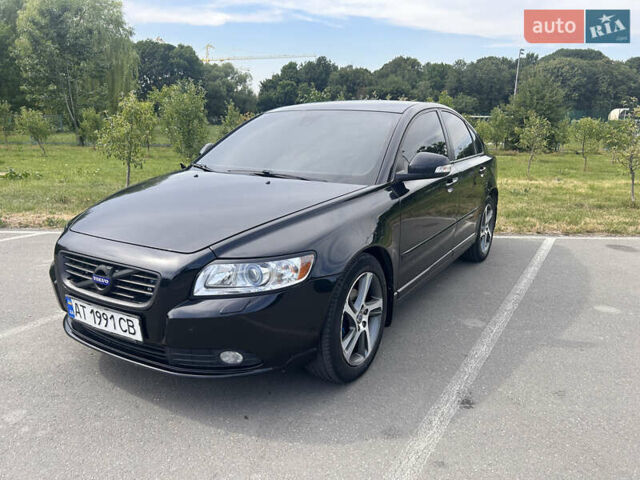 Черный Вольво С40, объемом двигателя 1.6 л и пробегом 303 тыс. км за 8200 $, фото 1 на Automoto.ua