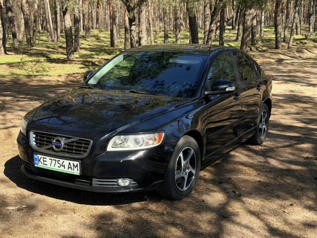 Черный Вольво С40, объемом двигателя 2 л и пробегом 210 тыс. км за 12400 $, фото 1 на Automoto.ua
