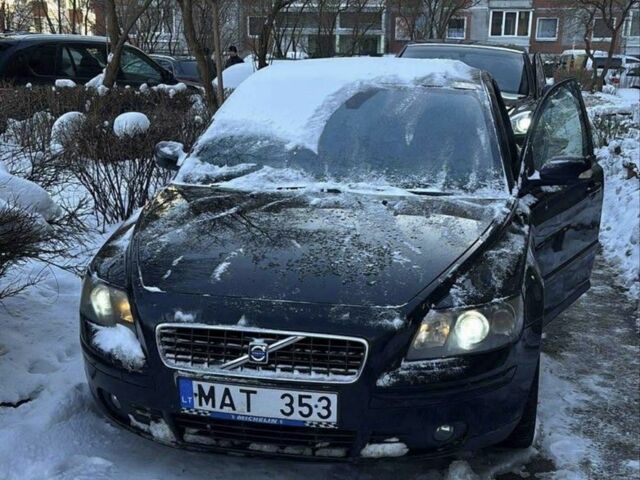 Чорний Вольво S40, об'ємом двигуна 2 л та пробігом 350 тис. км за 2343 $, фото 1 на Automoto.ua