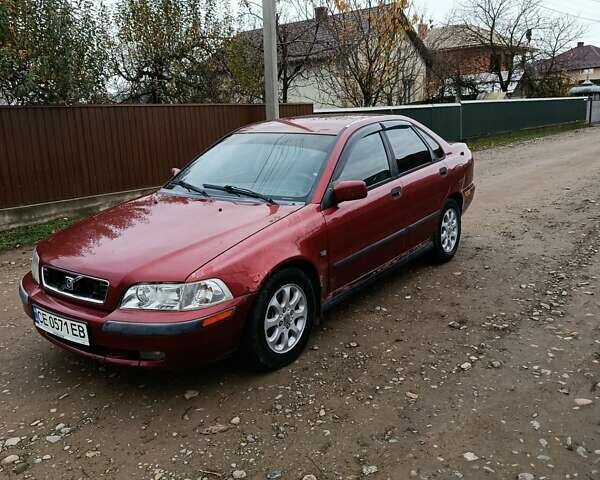 Красный Вольво С40, объемом двигателя 1.87 л и пробегом 359 тыс. км за 1850 $, фото 1 на Automoto.ua