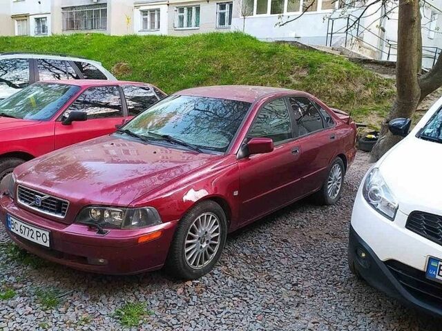 Красный Вольво С40, объемом двигателя 1.95 л и пробегом 295 тыс. км за 2200 $, фото 1 на Automoto.ua