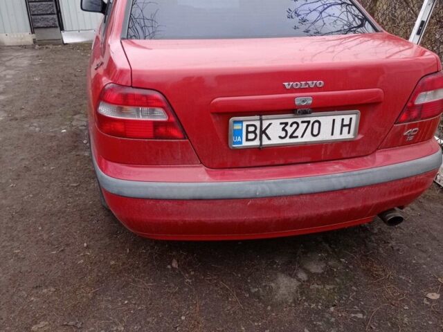 Червоний Вольво S40, об'ємом двигуна 1.59 л та пробігом 310 тис. км за 2550 $, фото 1 на Automoto.ua
