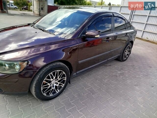 Красный Вольво С40, объемом двигателя 1.8 л и пробегом 195 тыс. км за 5500 $, фото 1 на Automoto.ua