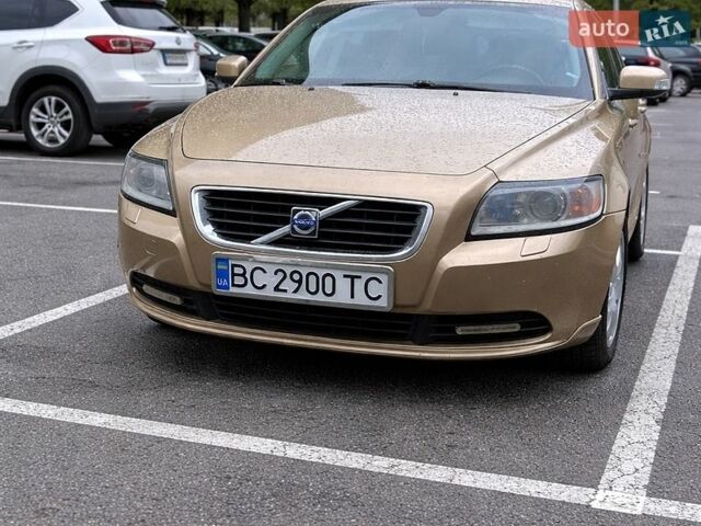 Желтый Вольво С40, объемом двигателя 1.6 л и пробегом 308 тыс. км за 4900 $, фото 1 на Automoto.ua