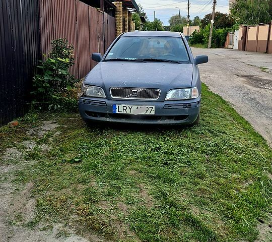Сірий Вольво S40, об'ємом двигуна 1.9 л та пробігом 300 тис. км за 1200 $, фото 1 на Automoto.ua