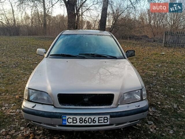 Серый Вольво С40, объемом двигателя 1.8 л и пробегом 400 тыс. км за 1600 $, фото 1 на Automoto.ua