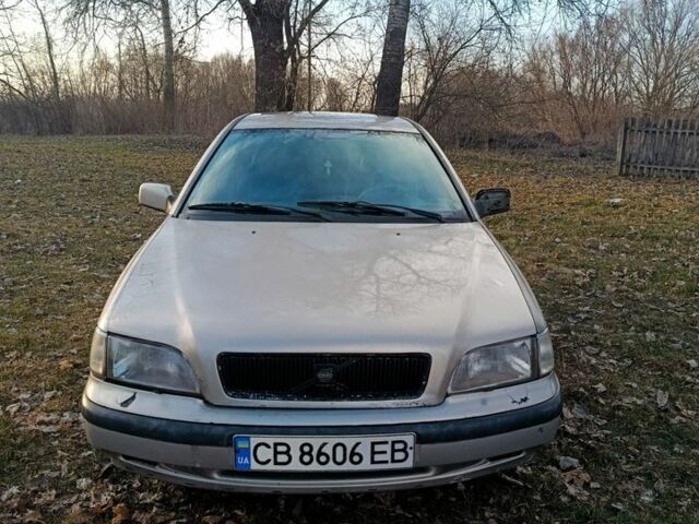 Серый Вольво С40, объемом двигателя 1.8 л и пробегом 400 тыс. км за 1600 $, фото 1 на Automoto.ua