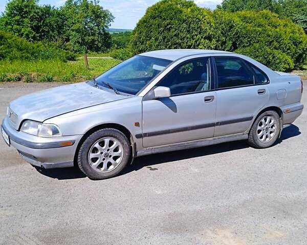 Серый Вольво С40, объемом двигателя 1.95 л и пробегом 348 тыс. км за 2200 $, фото 1 на Automoto.ua