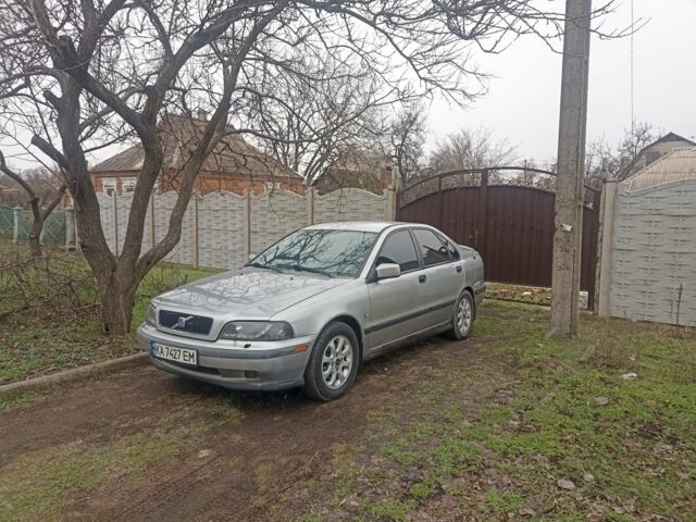 Сірий Вольво S40, об'ємом двигуна 2 л та пробігом 300 тис. км за 2950 $, фото 1 на Automoto.ua