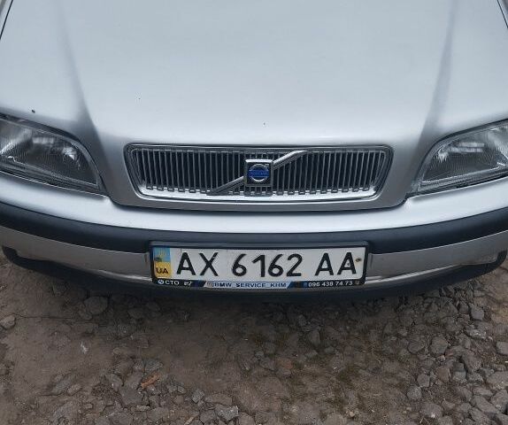 Серый Вольво С40, объемом двигателя 1.8 л и пробегом 300 тыс. км за 2600 $, фото 1 на Automoto.ua