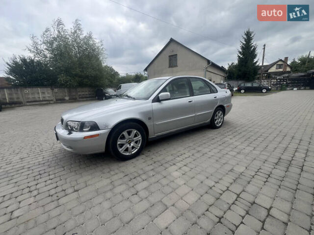 Серый Вольво С40, объемом двигателя 1.78 л и пробегом 306 тыс. км за 2990 $, фото 1 на Automoto.ua