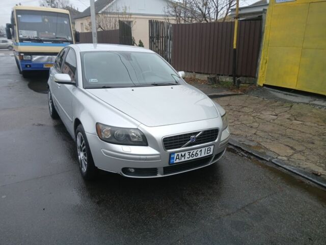 Сірий Вольво S40, об'ємом двигуна 2 л та пробігом 384 тис. км за 3600 $, фото 1 на Automoto.ua