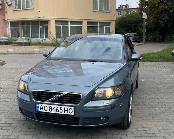 Серый Вольво С40, объемом двигателя 2.44 л и пробегом 240 тыс. км за 5300 $, фото 1 на Automoto.ua