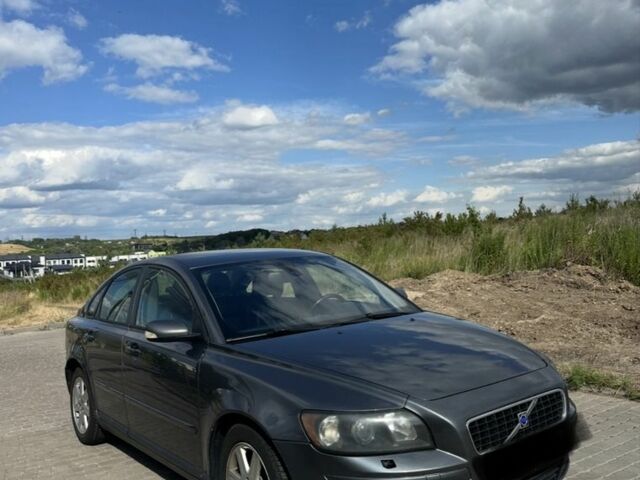 Сірий Вольво S40, об'ємом двигуна 2 л та пробігом 300 тис. км за 2650 $, фото 1 на Automoto.ua