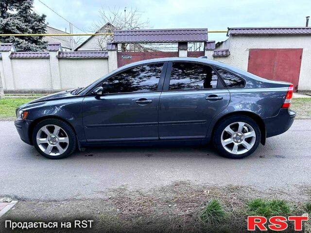 Серый Вольво С40, объемом двигателя 1.6 л и пробегом 276 тыс. км за 5300 $, фото 1 на Automoto.ua