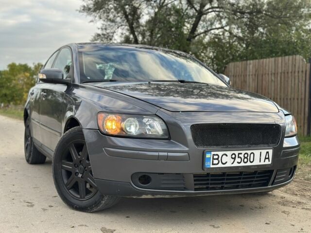 Серый Вольво С40, объемом двигателя 1.6 л и пробегом 290 тыс. км за 4496 $, фото 1 на Automoto.ua